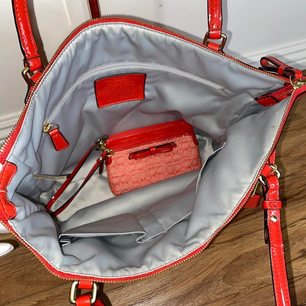 ✅❤️SOLD❤️✅Coach Signature Fabric Purse & Matching Wristlet❤️ - Picture 9 of 17